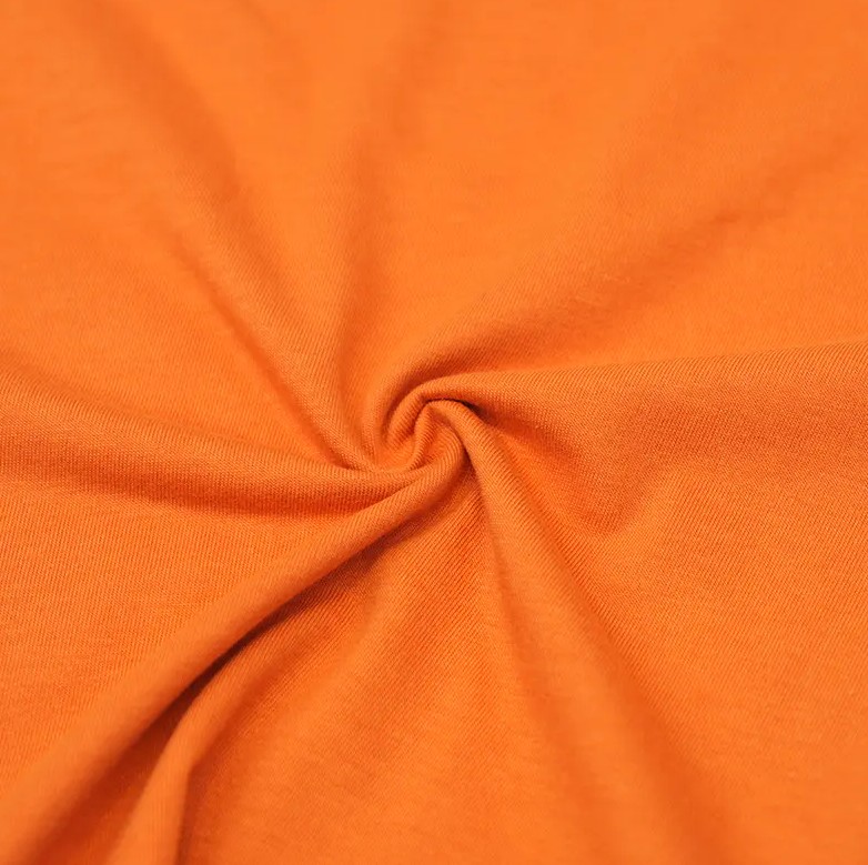 Jak si může tato tričko s tričkem z viscose/organické bavlněné dres z viscose/organické bavlny udržet svůj tvar a kvalitu během dlouhodobého používání?